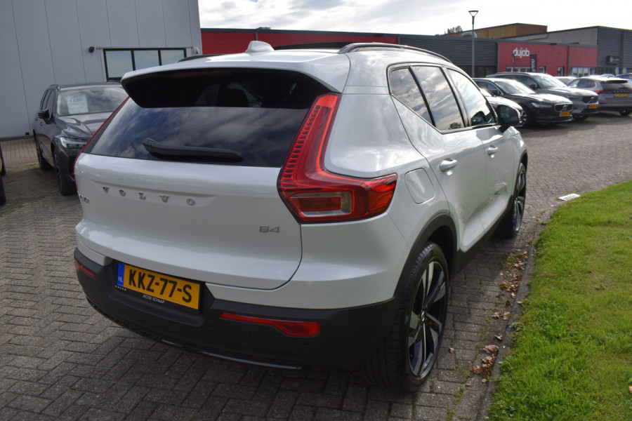 Volvo XC40 B4 Plus Dark | ACC | Trekhaak | Schuif/kanteldak | Stoel + Stuur verwarmd | BLIS | Nubuck | El. Stoelen |