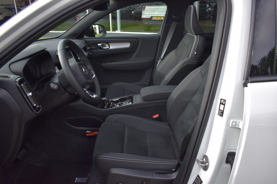 Volvo XC40 B4 Plus Dark | ACC | Trekhaak | Schuif/kanteldak | Stoel + Stuur verwarmd | BLIS | Nubuck | El. Stoelen |