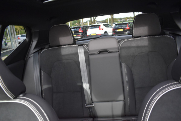 Volvo XC40 B4 Plus Dark | ACC | Trekhaak | Schuif/kanteldak | Stoel + Stuur verwarmd | BLIS | Nubuck | El. Stoelen |