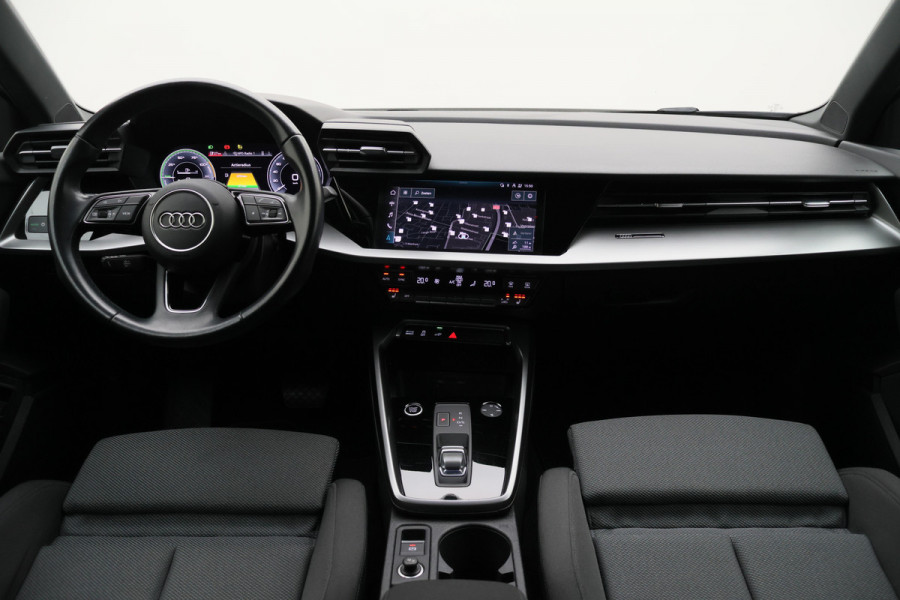 Audi A3 Sportback 40 TFSI e Business edition Virtual Cockpit, Cruise, Trekhaak, Sportstoelen, Stoelverwarming, 17''