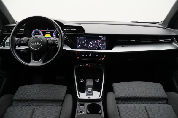 Audi A3 Sportback 40 TFSI e Business edition Virtual Cockpit, Cruise, Trekhaak, Sportstoelen, Stoelverwarming, 17''