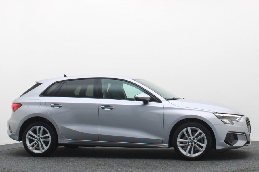 Audi A3 Sportback 40 TFSI e Business edition Virtual Cockpit, Cruise, Trekhaak, Sportstoelen, Stoelverwarming, 17''