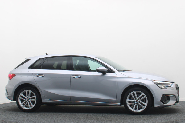 Audi A3 Sportback 40 TFSI e Business edition Virtual Cockpit, Cruise, Trekhaak, Sportstoelen, Stoelverwarming, 17''