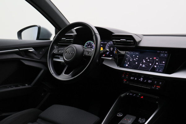 Audi A3 Sportback 40 TFSI e Business edition Virtual Cockpit, Cruise, Trekhaak, Sportstoelen, Stoelverwarming, 17''