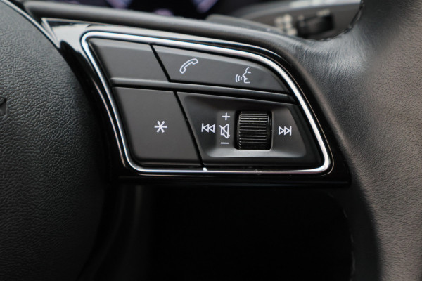 Audi A3 Sportback 40 TFSI e Business edition Virtual Cockpit, Cruise, Trekhaak, Sportstoelen, Stoelverwarming, 17''
