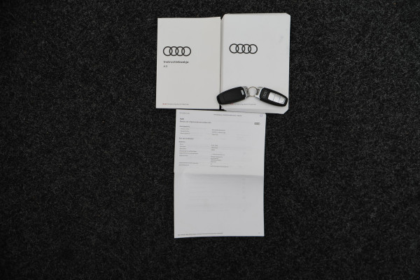 Audi A3 Sportback 40 TFSI e Business edition Virtual Cockpit, Cruise, Trekhaak, Sportstoelen, Stoelverwarming, 17''