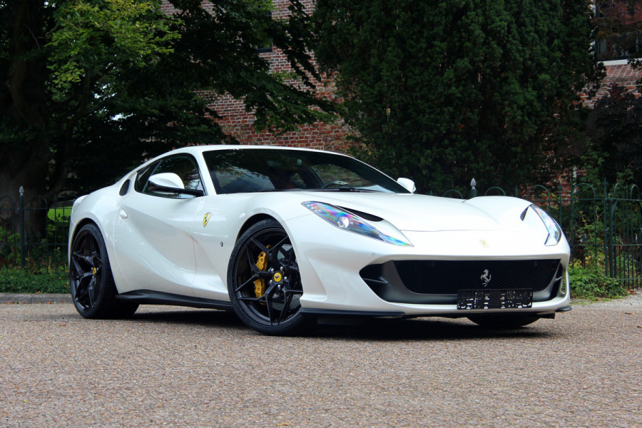 Ferrari 812 6.5 V12 Superfast HELE | Bianco Italia | Lift | Passenger Display | Carbon LED