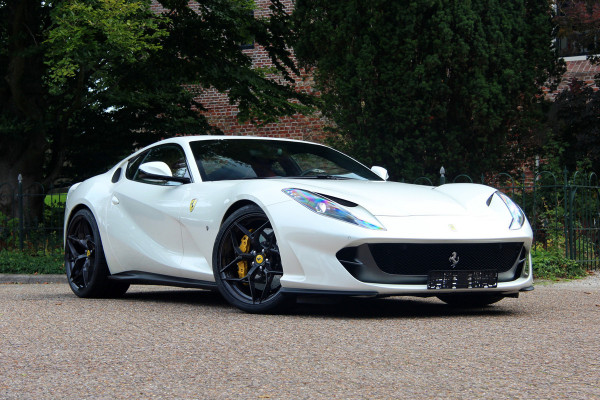 Ferrari 812 6.5 V12 Superfast HELE | Bianco Italia | Lift | Passenger Display | Carbon LED