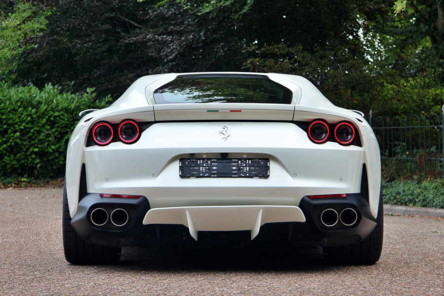 Ferrari 812 6.5 V12 Superfast HELE | Bianco Italia | Lift | Passenger Display | Carbon LED