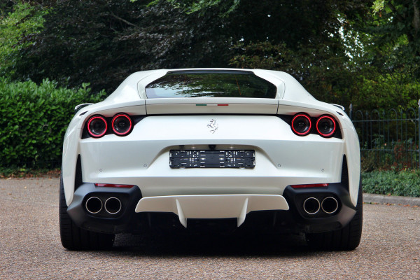 Ferrari 812 6.5 V12 Superfast HELE | Bianco Italia | Lift | Passenger Display | Carbon LED