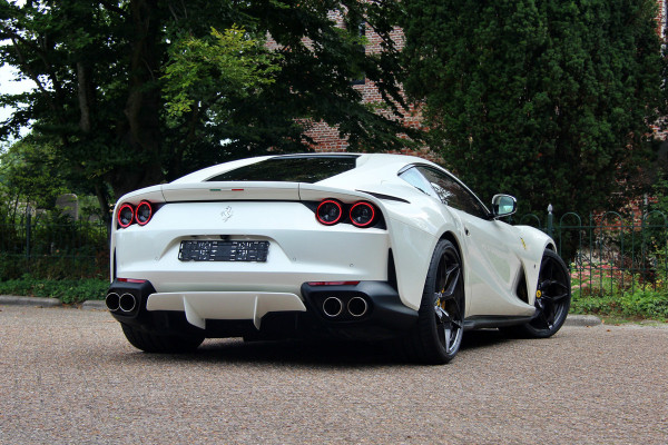 Ferrari 812 6.5 V12 Superfast HELE | Bianco Italia | Lift | Passenger Display | Carbon LED