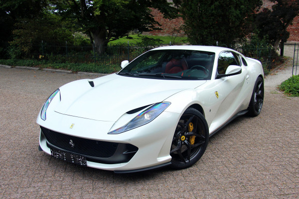 Ferrari 812 6.5 V12 Superfast HELE | Bianco Italia | Lift | Passenger Display | Carbon LED