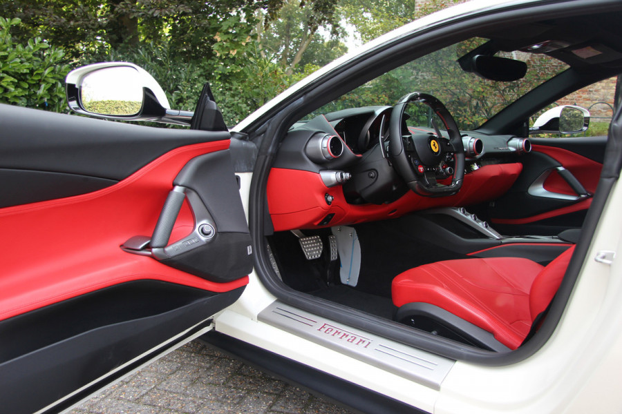 Ferrari 812 6.5 V12 Superfast HELE | Bianco Italia | Lift | Passenger Display | Carbon LED