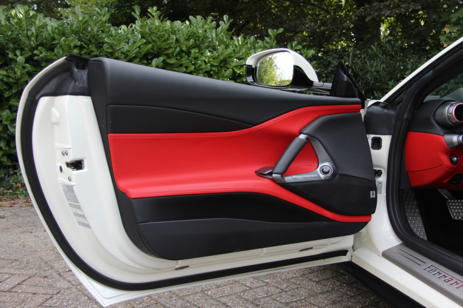 Ferrari 812 6.5 V12 Superfast HELE | Bianco Italia | Lift | Passenger Display | Carbon LED
