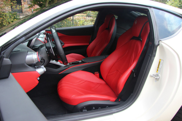 Ferrari 812 6.5 V12 Superfast HELE | Bianco Italia | Lift | Passenger Display | Carbon LED