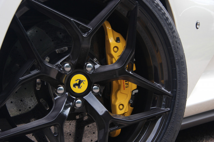 Ferrari 812 6.5 V12 Superfast HELE | Bianco Italia | Lift | Passenger Display | Carbon LED