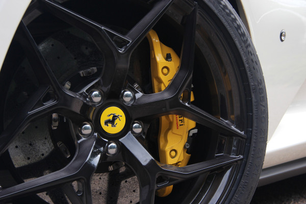Ferrari 812 6.5 V12 Superfast HELE | Bianco Italia | Lift | Passenger Display | Carbon LED