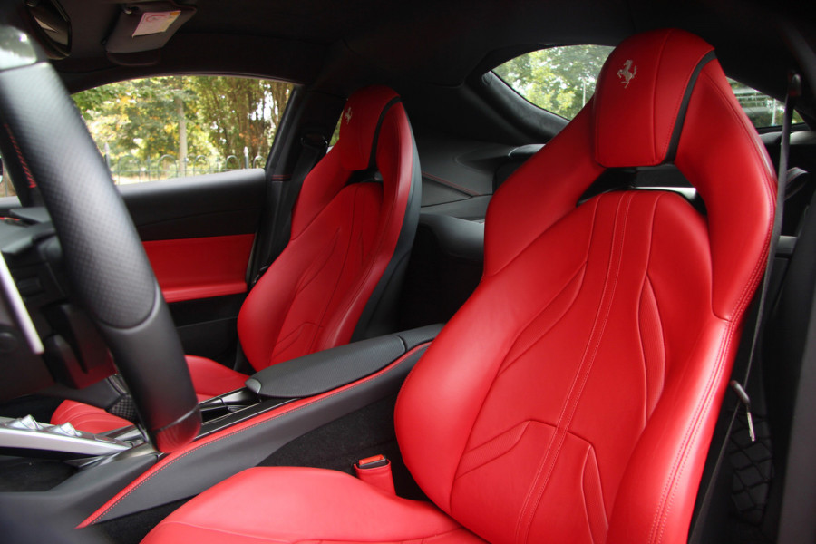 Ferrari 812 6.5 V12 Superfast HELE | Bianco Italia | Lift | Passenger Display | Carbon LED