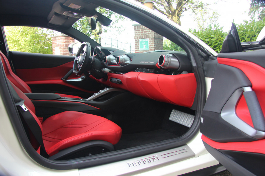Ferrari 812 6.5 V12 Superfast HELE | Bianco Italia | Lift | Passenger Display | Carbon LED