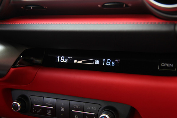 Ferrari 812 6.5 V12 Superfast HELE | Bianco Italia | Lift | Passenger Display | Carbon LED