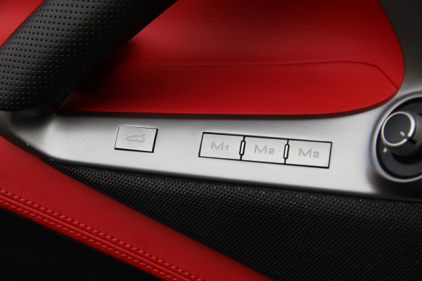 Ferrari 812 6.5 V12 Superfast HELE | Bianco Italia | Lift | Passenger Display | Carbon LED