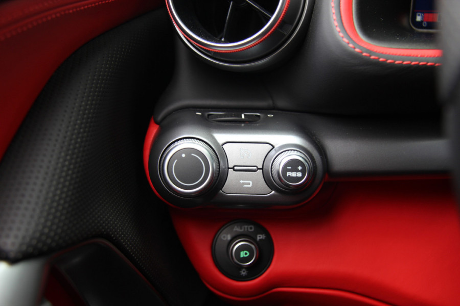 Ferrari 812 6.5 V12 Superfast HELE | Bianco Italia | Lift | Passenger Display | Carbon LED