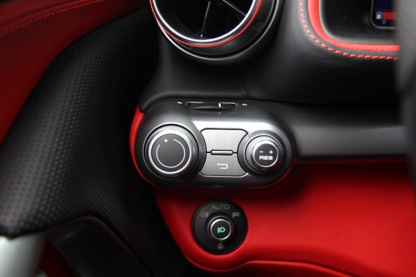 Ferrari 812 6.5 V12 Superfast HELE | Bianco Italia | Lift | Passenger Display | Carbon LED