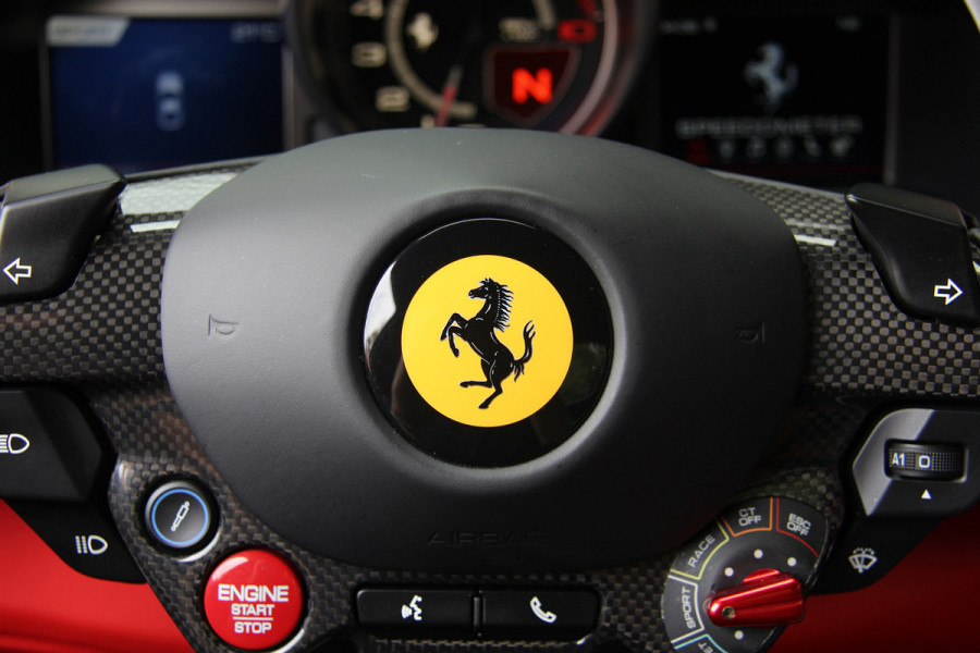 Ferrari 812 6.5 V12 Superfast HELE | Bianco Italia | Lift | Passenger Display | Carbon LED