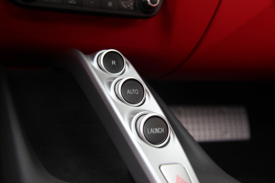 Ferrari 812 6.5 V12 Superfast HELE | Bianco Italia | Lift | Passenger Display | Carbon LED