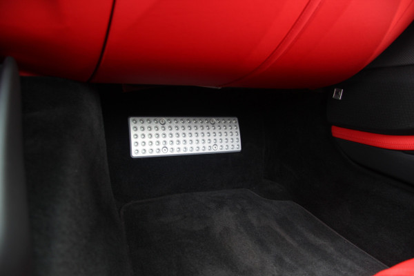 Ferrari 812 6.5 V12 Superfast HELE | Bianco Italia | Lift | Passenger Display | Carbon LED