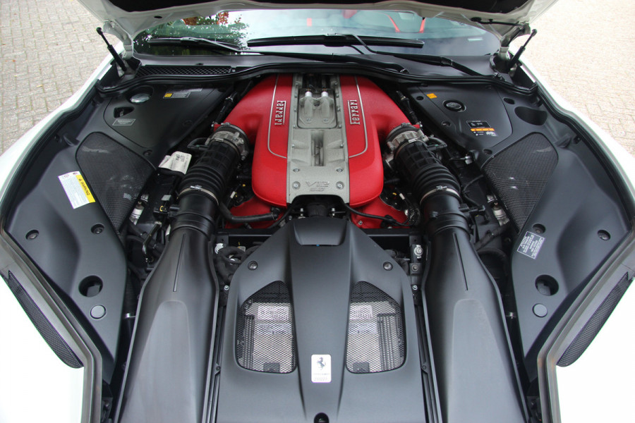 Ferrari 812 6.5 V12 Superfast HELE | Bianco Italia | Lift | Passenger Display | Carbon LED