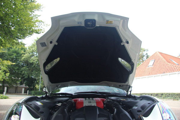 Ferrari 812 6.5 V12 Superfast HELE | Bianco Italia | Lift | Passenger Display | Carbon LED