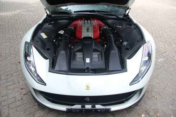 Ferrari 812 6.5 V12 Superfast HELE | Bianco Italia | Lift | Passenger Display | Carbon LED
