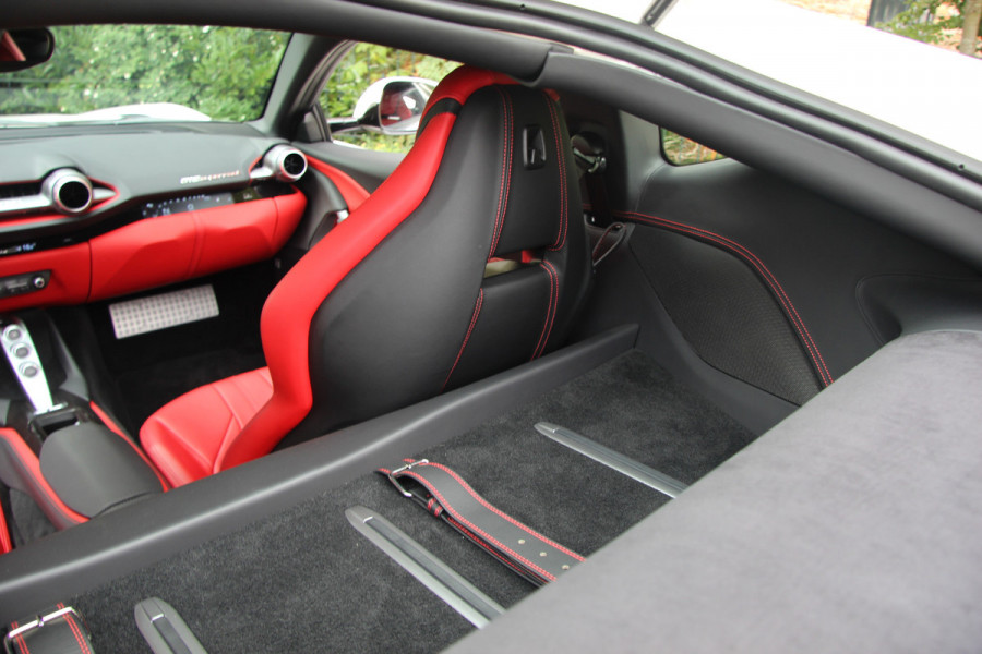 Ferrari 812 6.5 V12 Superfast HELE | Bianco Italia | Lift | Passenger Display | Carbon LED