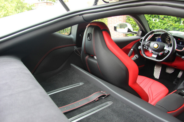 Ferrari 812 6.5 V12 Superfast HELE | Bianco Italia | Lift | Passenger Display | Carbon LED