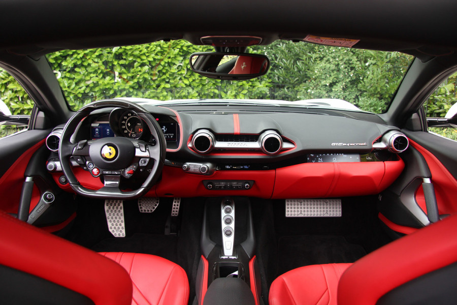 Ferrari 812 6.5 V12 Superfast HELE | Bianco Italia | Lift | Passenger Display | Carbon LED