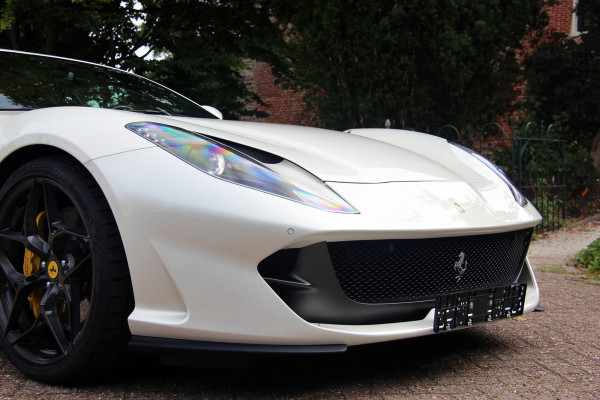 Ferrari 812 6.5 V12 Superfast HELE | Bianco Italia | Lift | Passenger Display | Carbon LED