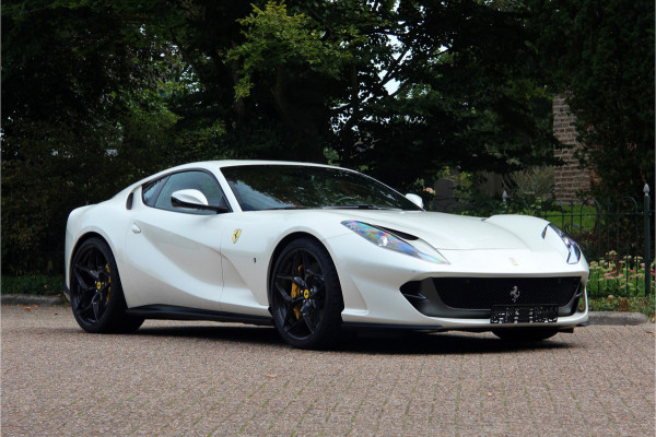 Ferrari 812 6.5 V12 Superfast HELE | Bianco Italia | Lift | Passenger Display | Carbon LED