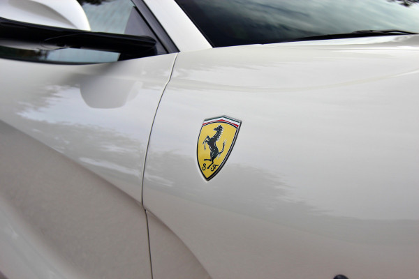 Ferrari 812 6.5 V12 Superfast HELE | Bianco Italia | Lift | Passenger Display | Carbon LED