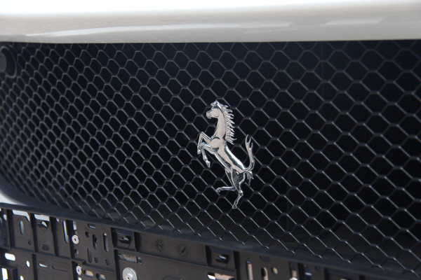 Ferrari 812 6.5 V12 Superfast HELE | Bianco Italia | Lift | Passenger Display | Carbon LED