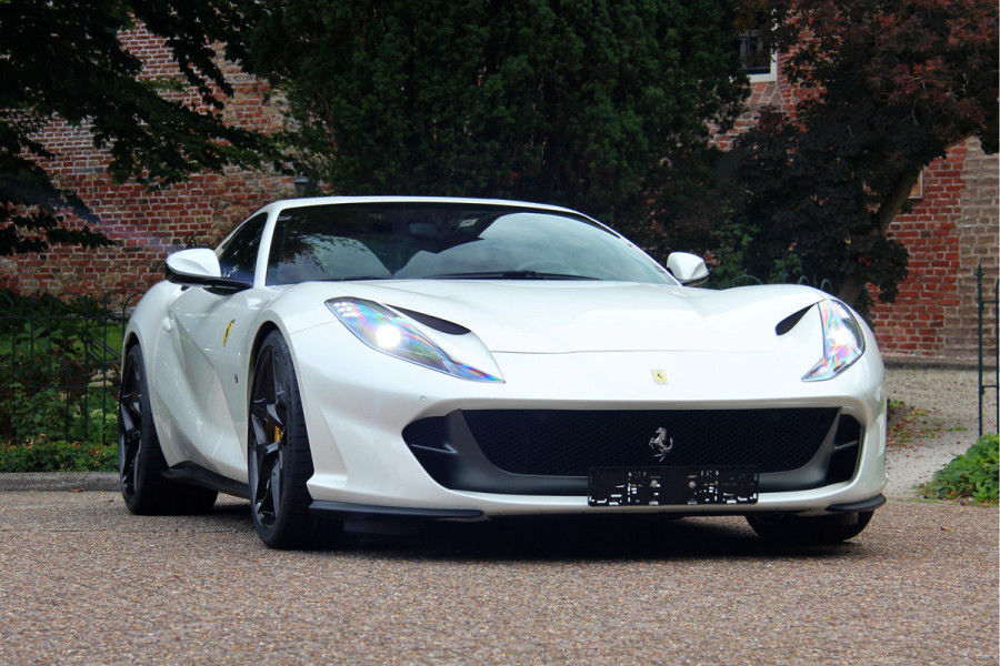 Ferrari 812 6.5 V12 Superfast HELE | Bianco Italia | Lift | Passenger Display | Carbon LED