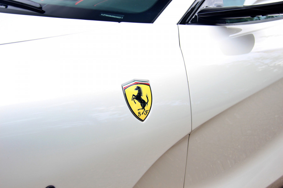 Ferrari 812 6.5 V12 Superfast HELE | Bianco Italia | Lift | Passenger Display | Carbon LED