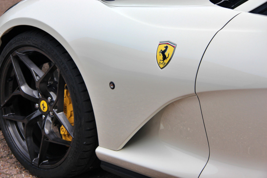 Ferrari 812 6.5 V12 Superfast HELE | Bianco Italia | Lift | Passenger Display | Carbon LED