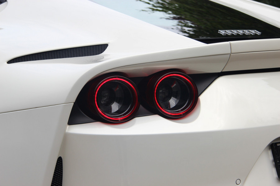 Ferrari 812 6.5 V12 Superfast HELE | Bianco Italia | Lift | Passenger Display | Carbon LED