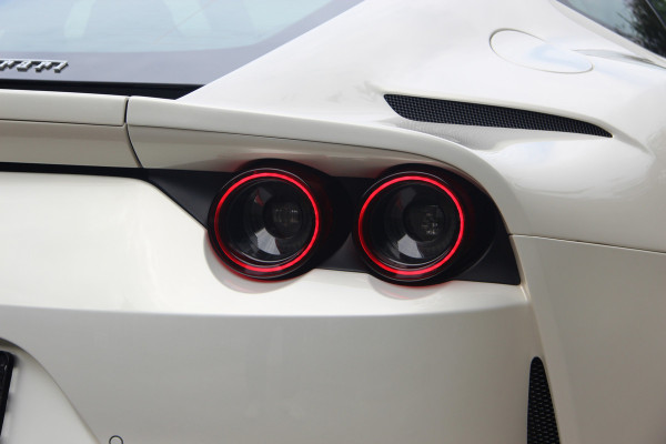 Ferrari 812 6.5 V12 Superfast HELE | Bianco Italia | Lift | Passenger Display | Carbon LED