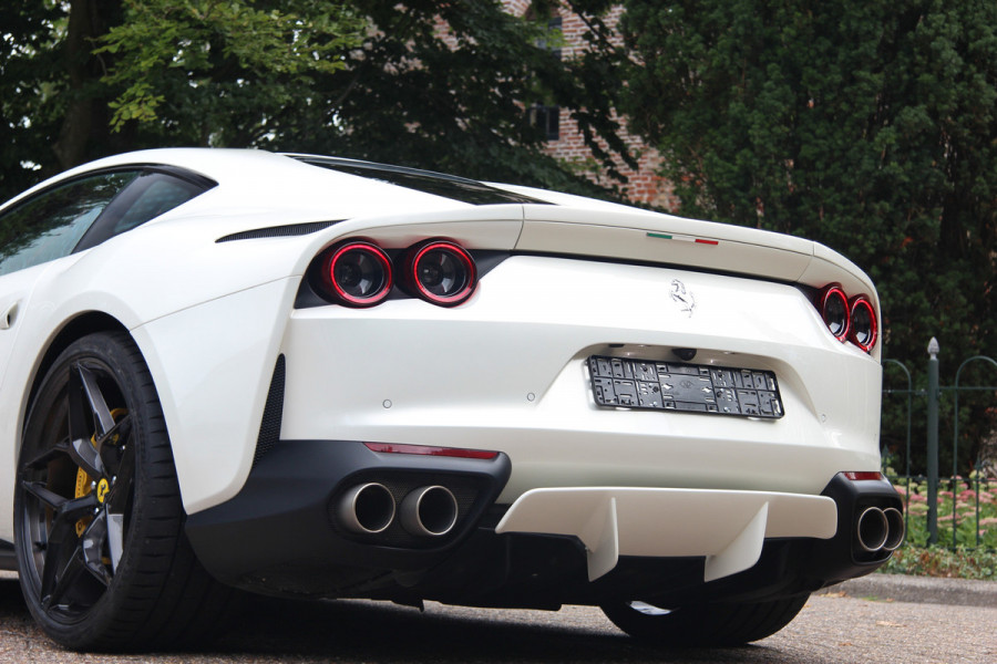 Ferrari 812 6.5 V12 Superfast HELE | Bianco Italia | Lift | Passenger Display | Carbon LED