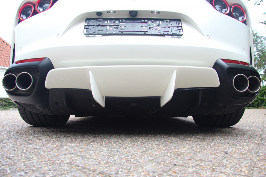 Ferrari 812 6.5 V12 Superfast HELE | Bianco Italia | Lift | Passenger Display | Carbon LED
