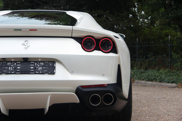 Ferrari 812 6.5 V12 Superfast HELE | Bianco Italia | Lift | Passenger Display | Carbon LED
