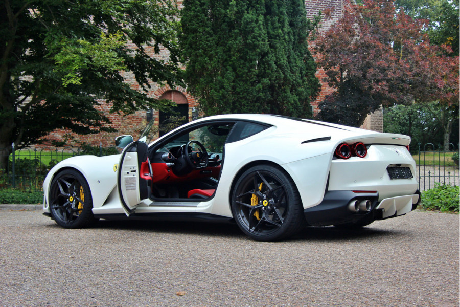 Ferrari 812 6.5 V12 Superfast HELE | Bianco Italia | Lift | Passenger Display | Carbon LED