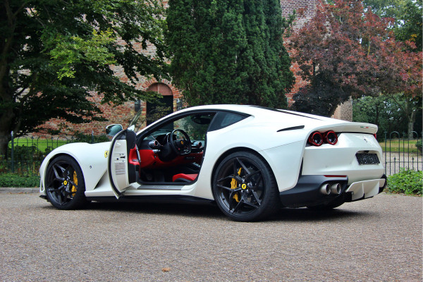Ferrari 812 6.5 V12 Superfast HELE | Bianco Italia | Lift | Passenger Display | Carbon LED